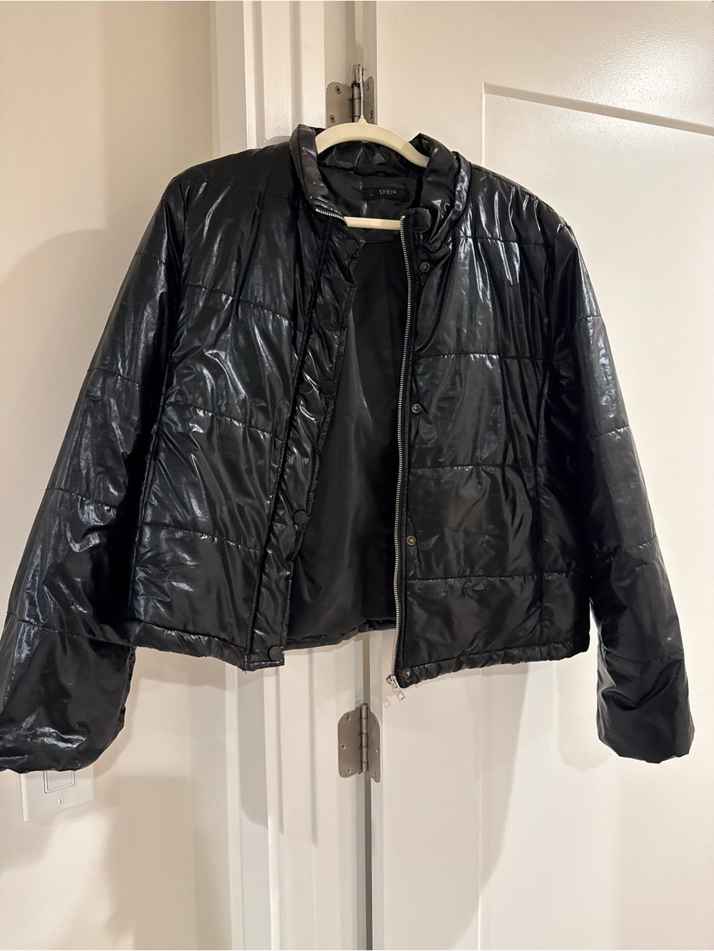 SHEIN Black Shiny Quilted Puffer Jacket